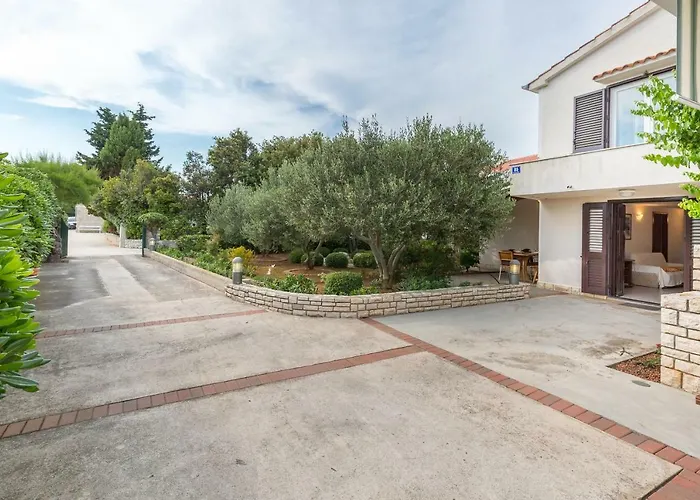 M & B Poljana (Ugljan)