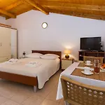 Apartmán M & B Poljana (Ugljan)