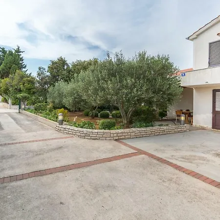 M & B Poljana (Ugljan)