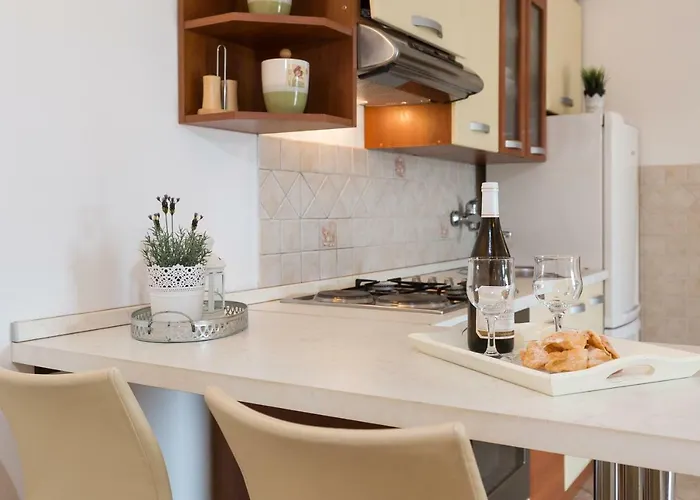 M & B Poljana (Ugljan)