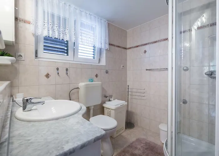 M & B Poljana (Ugljan)