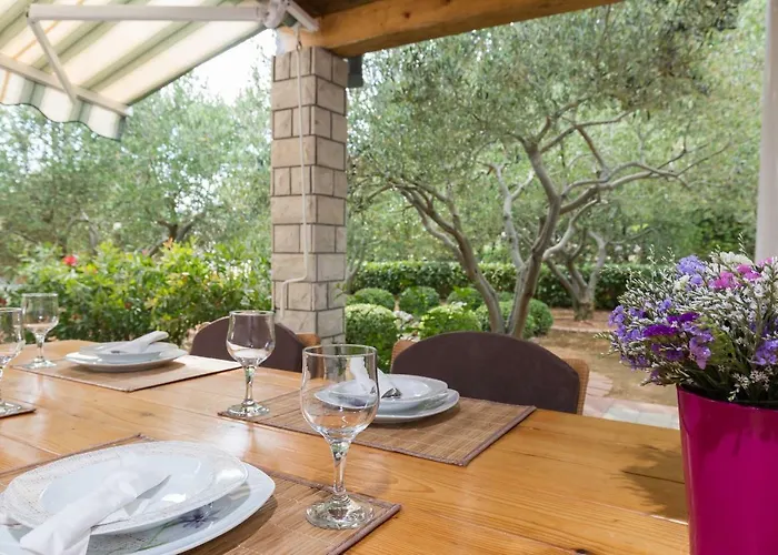 M & B * Poljana (Ugljan)