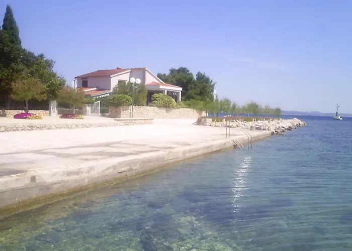 M & B * Poljana (Ugljan)