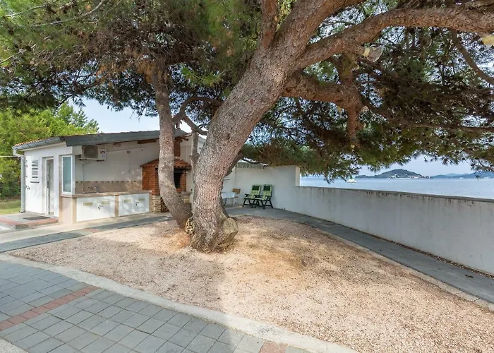 M & B Poljana (Ugljan)