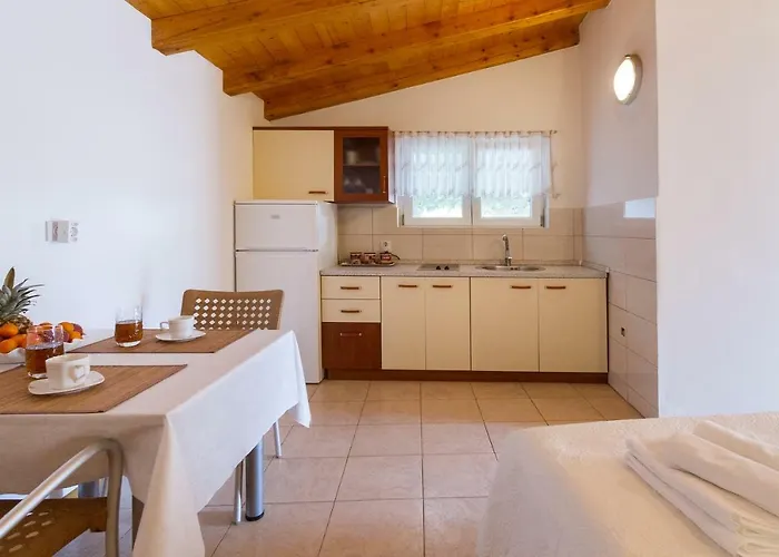 Διαμέρισμα M & B Poljana (Ugljan)