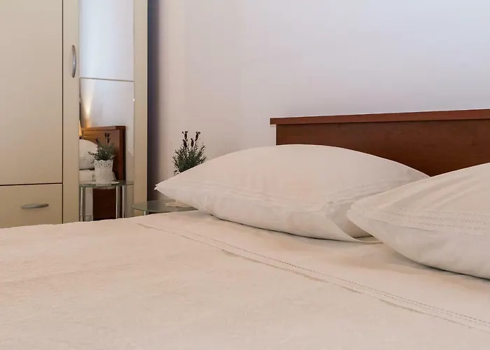 M & B Poljana (Ugljan)